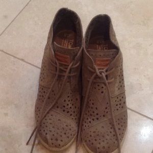 Toms wedges